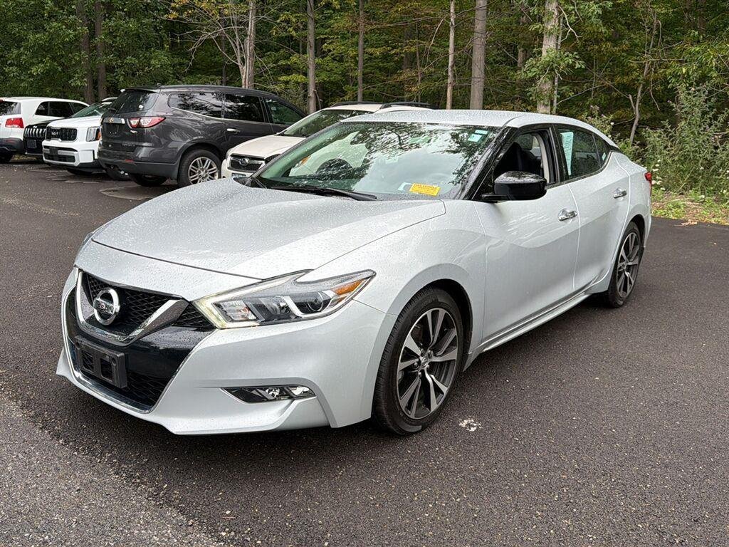 Used 2018 Brilliant Silver Nissan S image 12