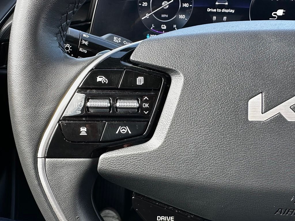 Used 2023 Gray Kia Wind image 29