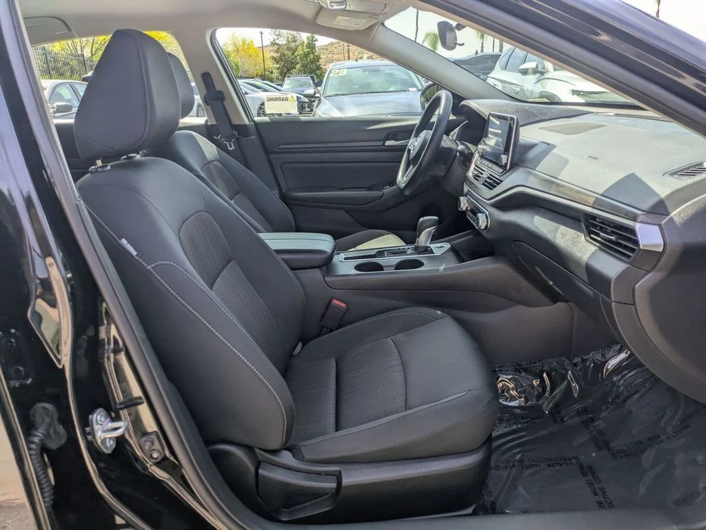 Used 2025 Black Nissan 2.5 SV image 28