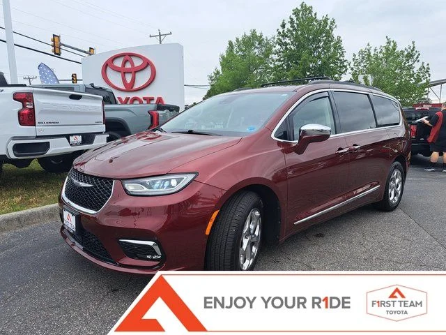 2022 Chrysler Pacifica Limited's photo