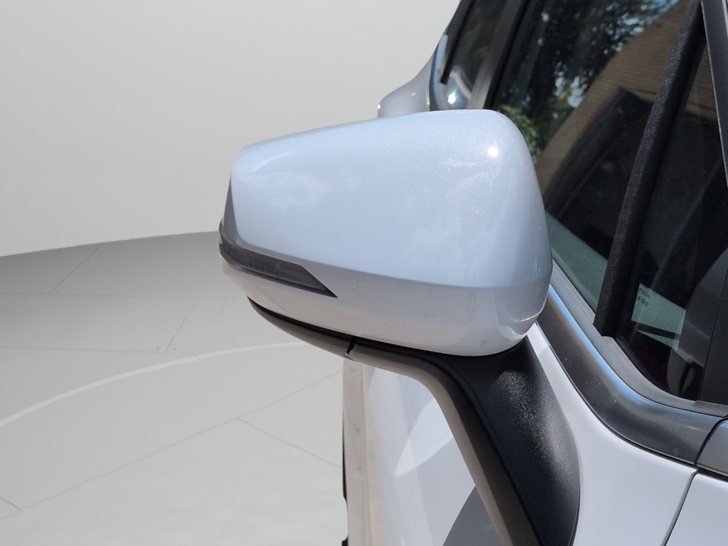 Used 2024 Glacial White Pearl Kia EX image 12