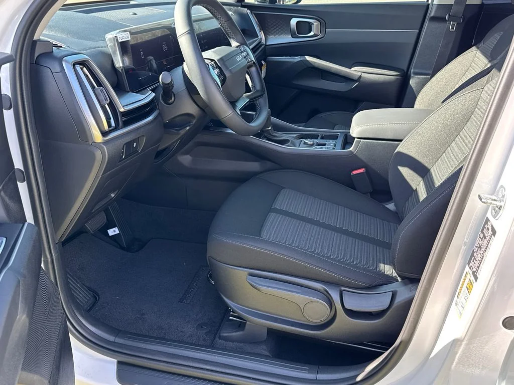 New 2026 Glacial White Pearl Kia LX image 9