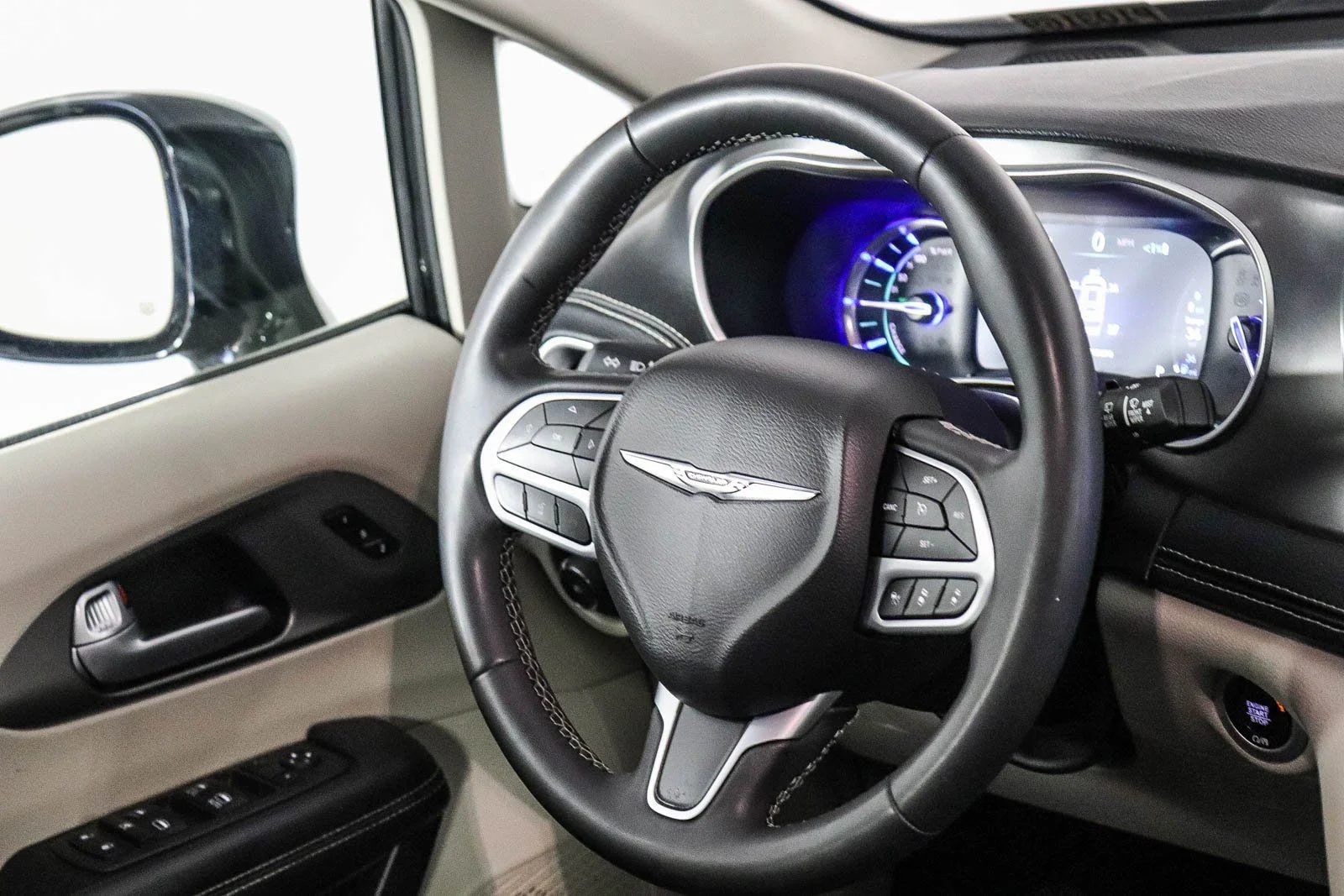 Used 2024 Black Chrysler Select image 15