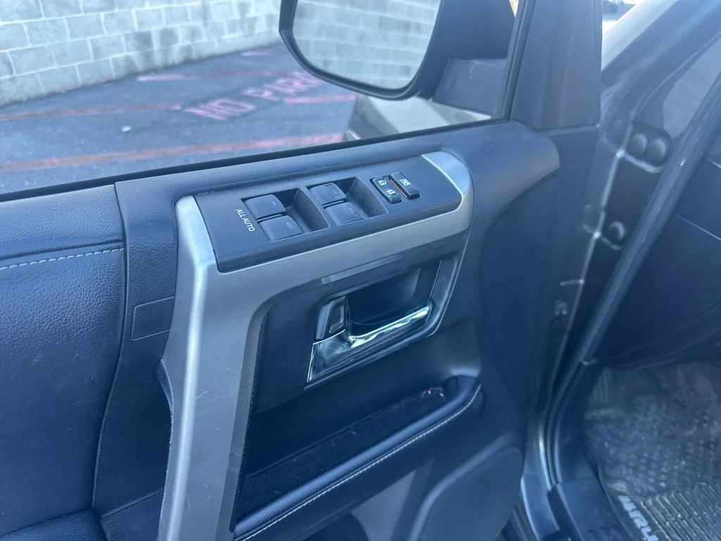 Used 2018 Magnetic Gray Metallic Toyota SR5 Premium image 17