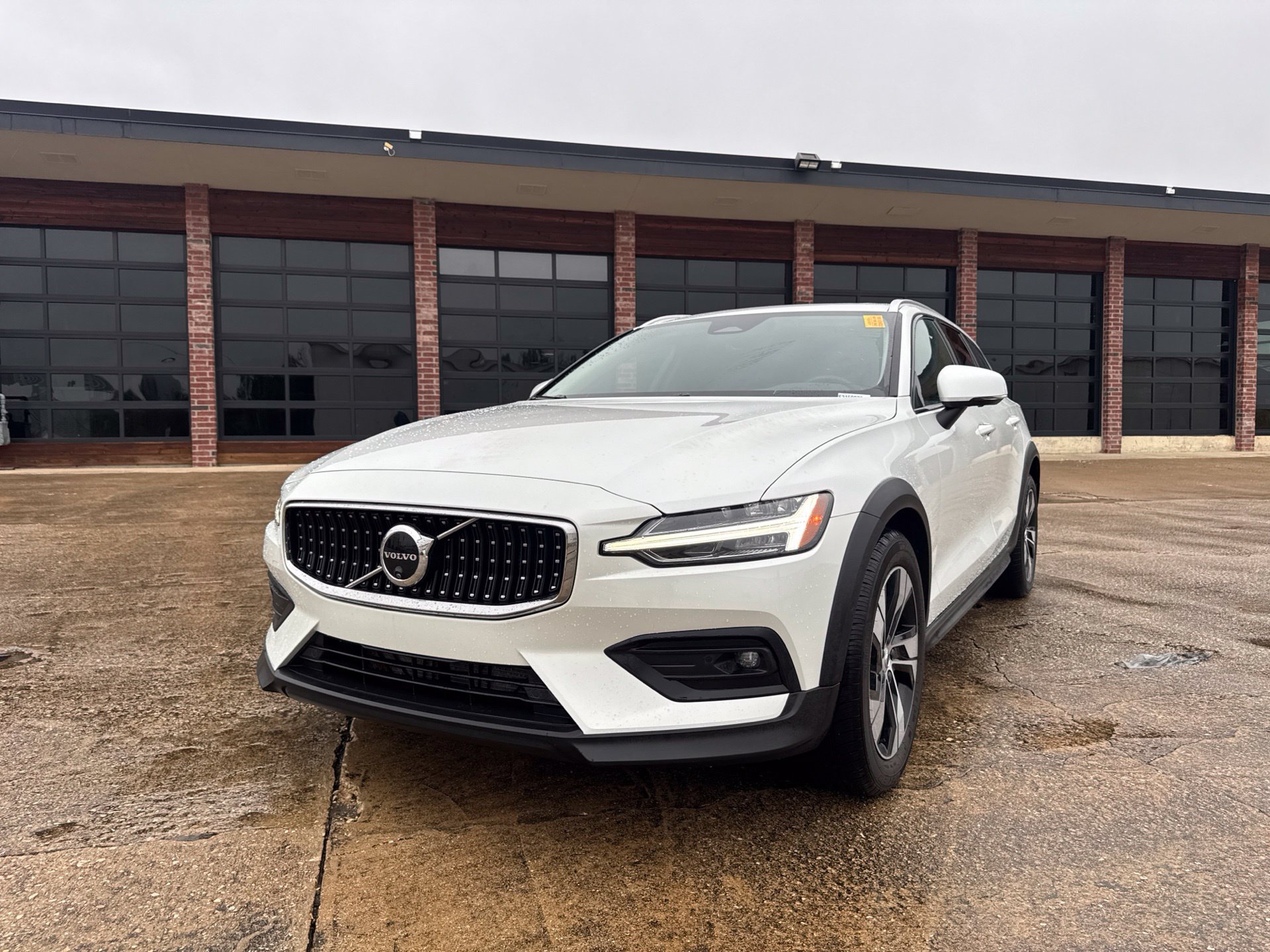 2025 Volvo V60 Cross Country