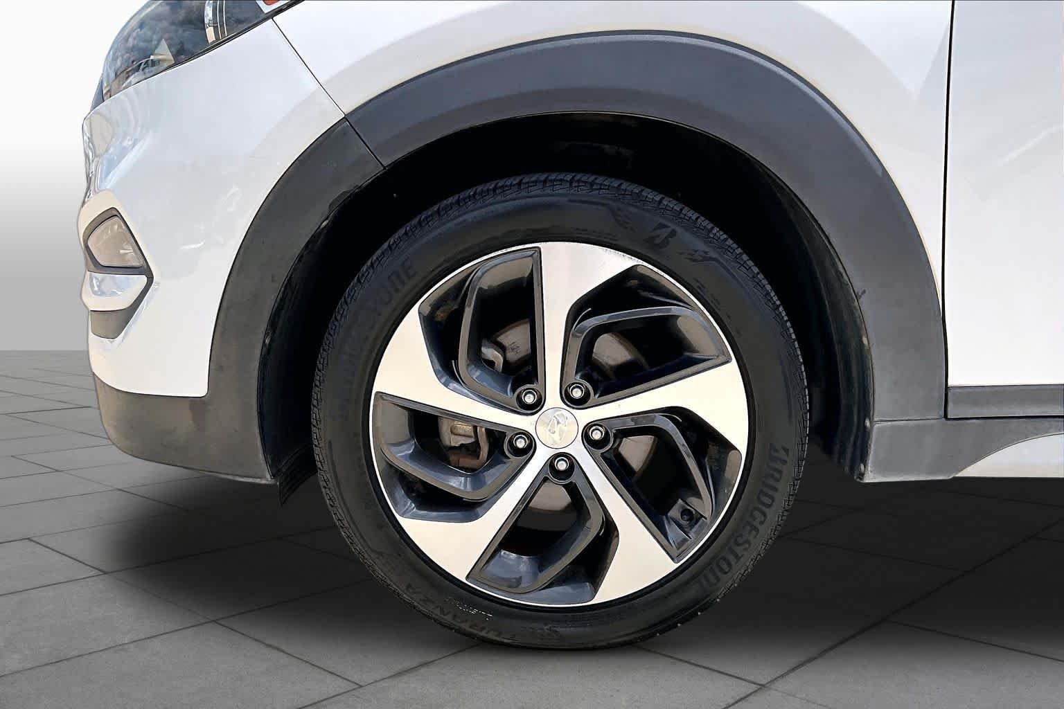 Used 2017 Dazzling White Hyundai Sport image 11