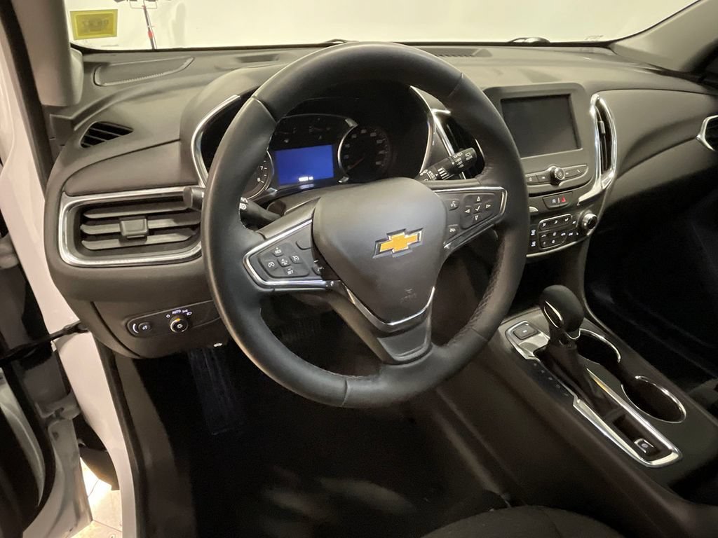 Used 2024 Summit White Chevrolet LT image 21
