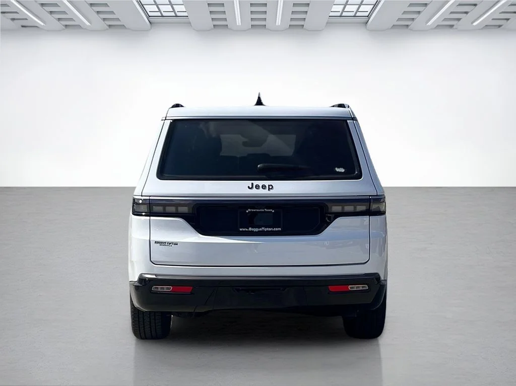 New 2026 Bright White Clear-Coat Exterior Paint Jeep  image 4