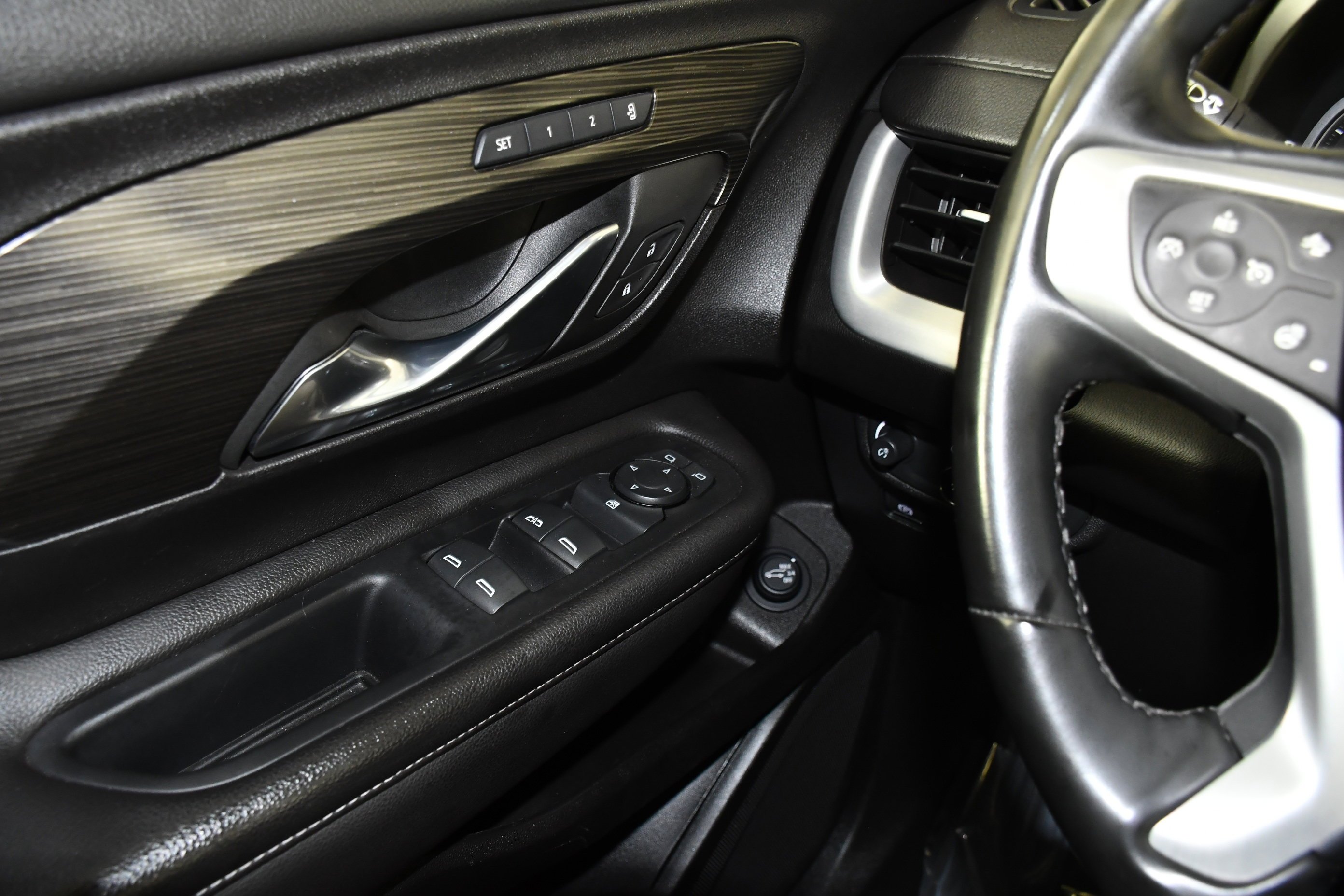 Used 2024 Sterling Metallic GMC SLT image 34