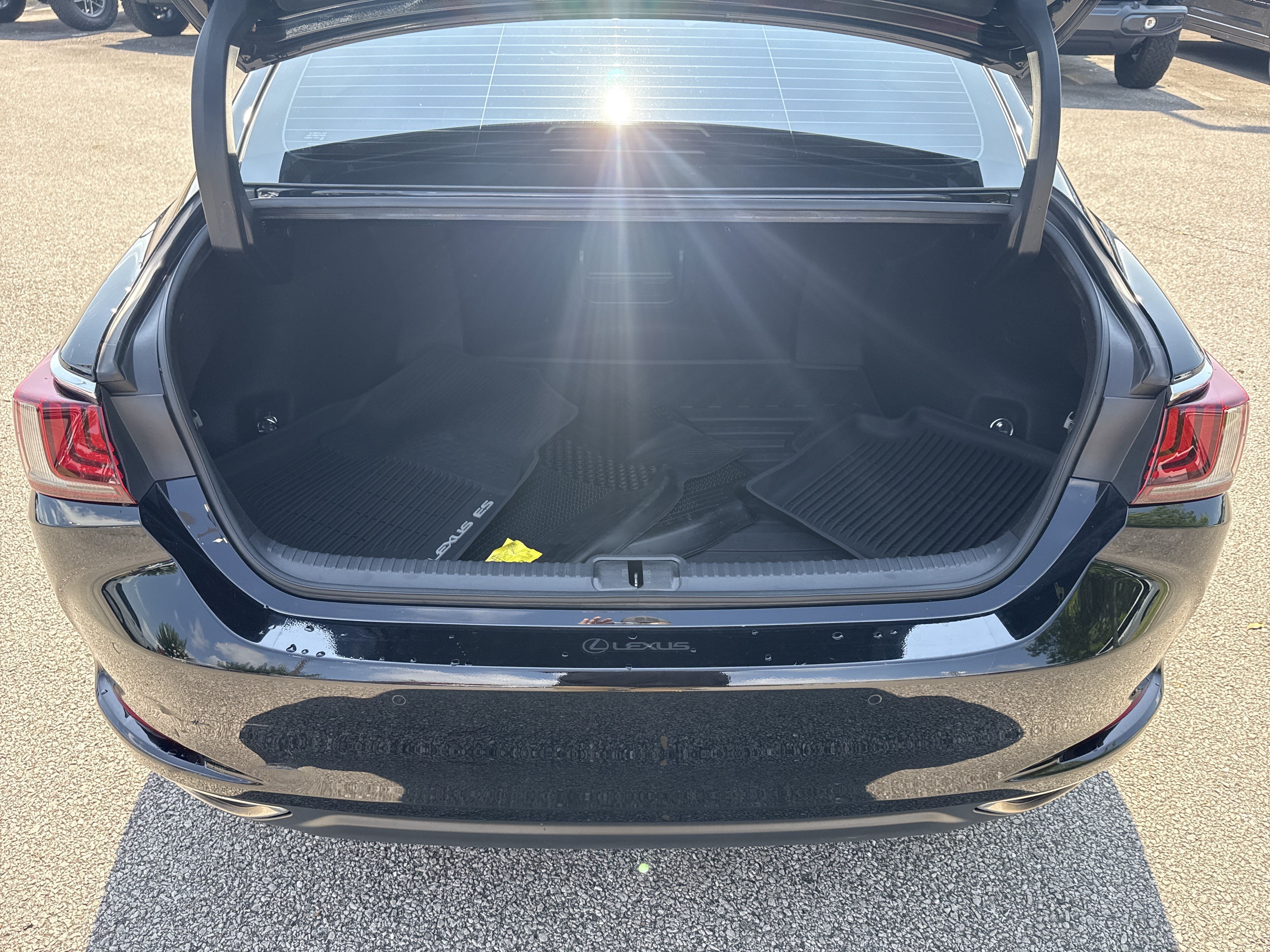 Used 2020 Black Lexus ES 350 image 20