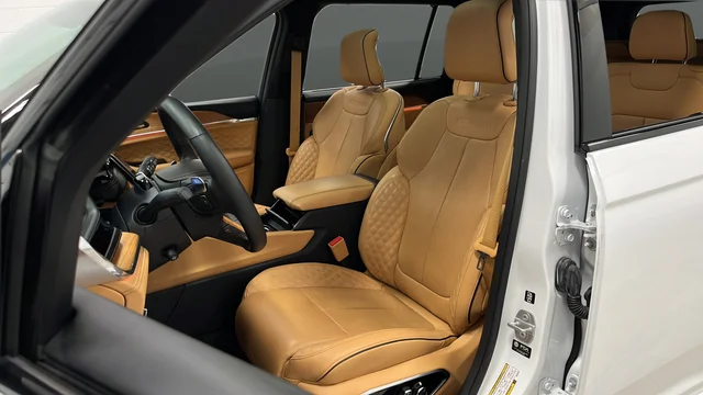Used 2024 Bright White Clearcoat Jeep Summit image 9