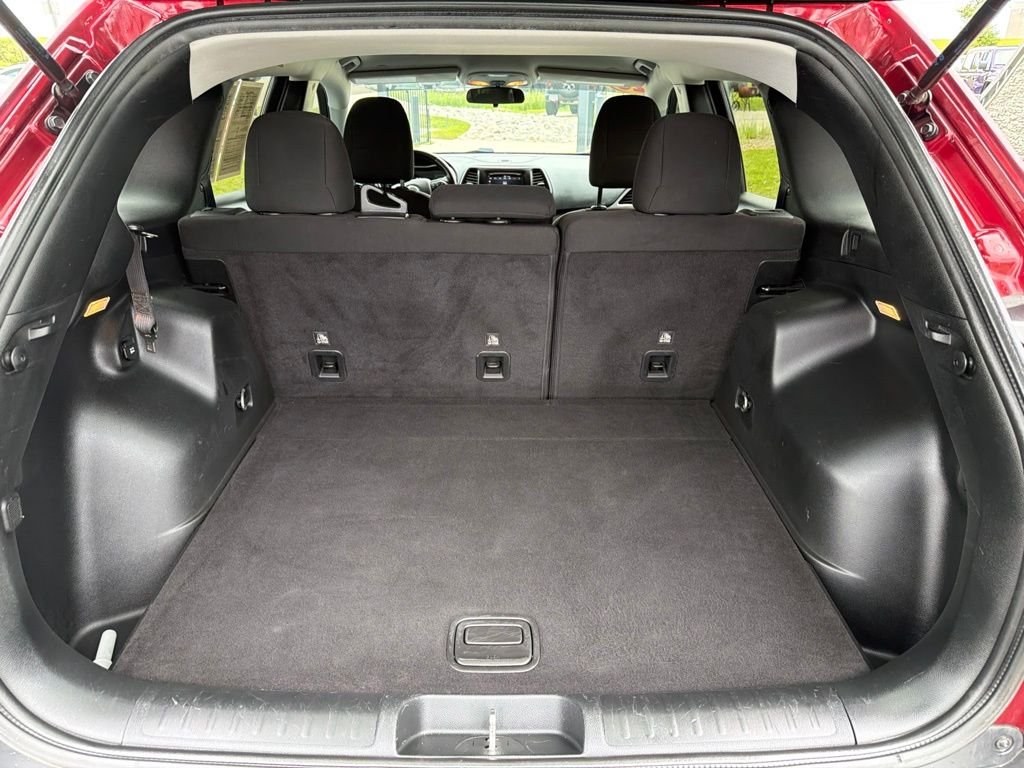 Used 2020 Red Jeep Latitude image 15