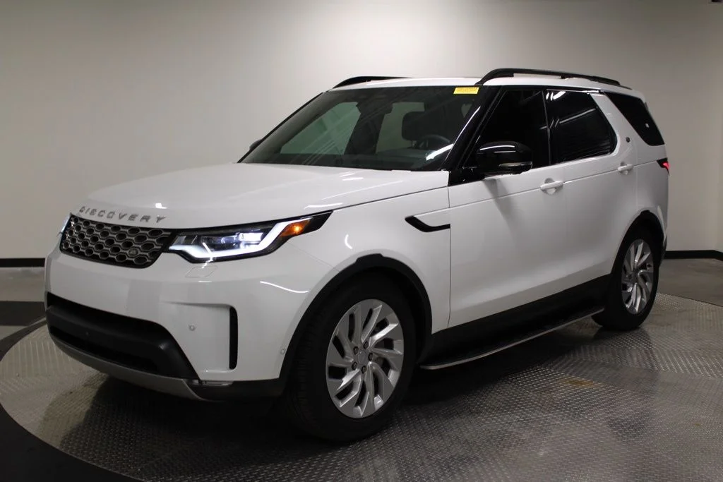 2025 Land Rover Discovery P300 S's photo