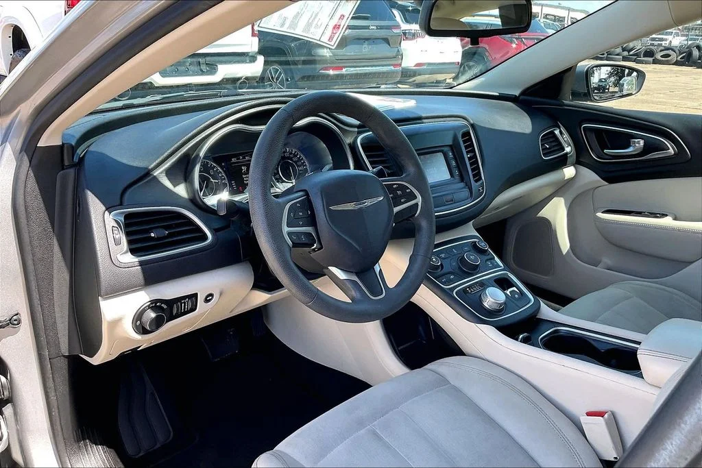 Used 2015 Silver Chrysler Limited image 13