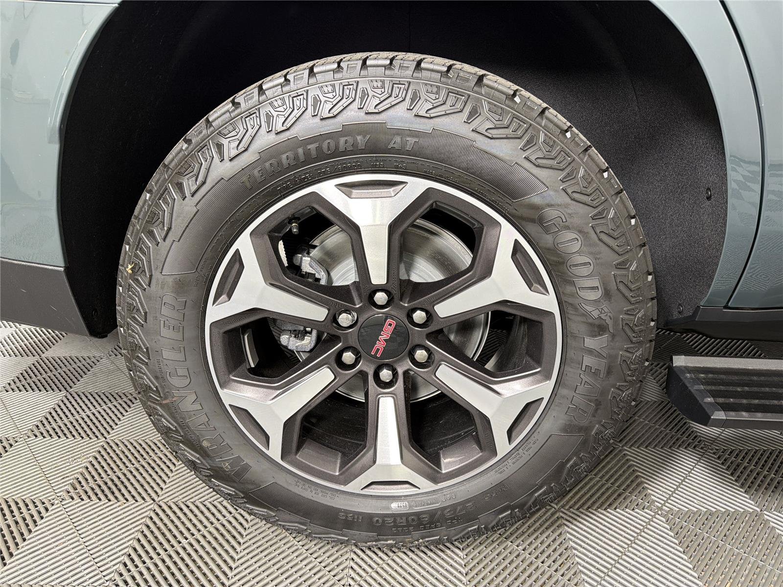 2026 GMC Yukon AT4 Ultimate - Photo 17