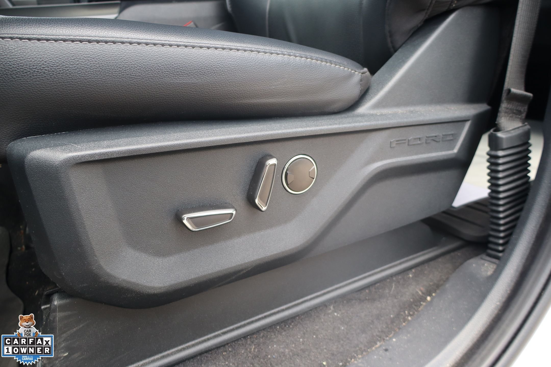 Used 2025 White Ford Lariat image 14
