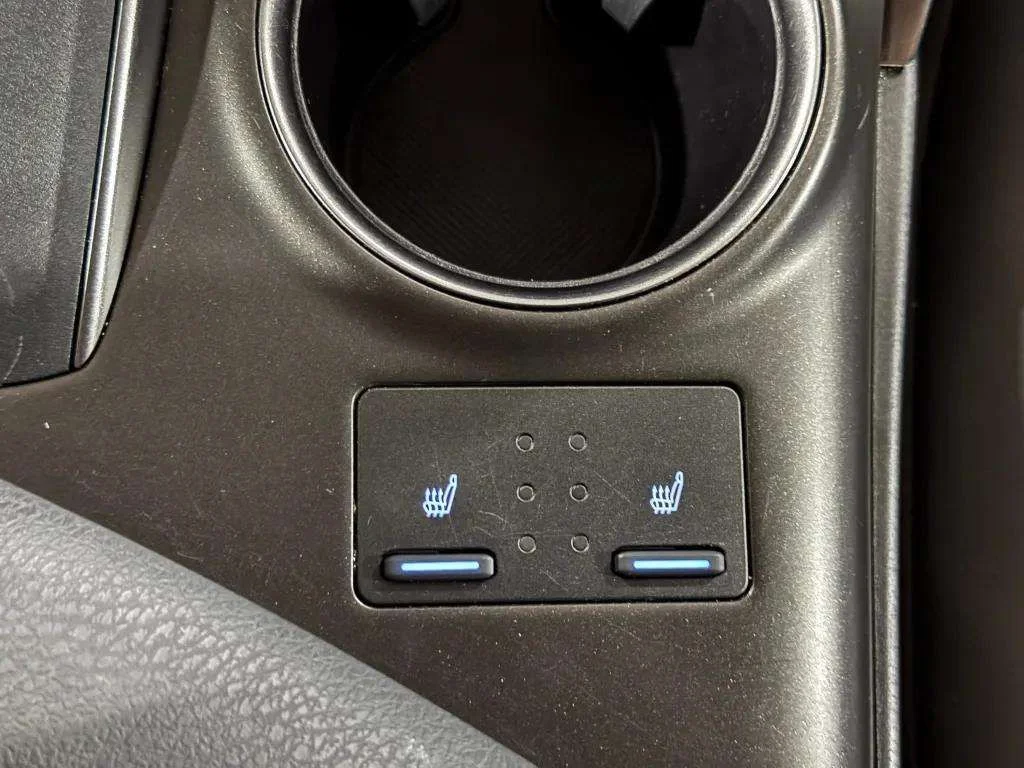2024 Toyota Camry SE - Photo 17