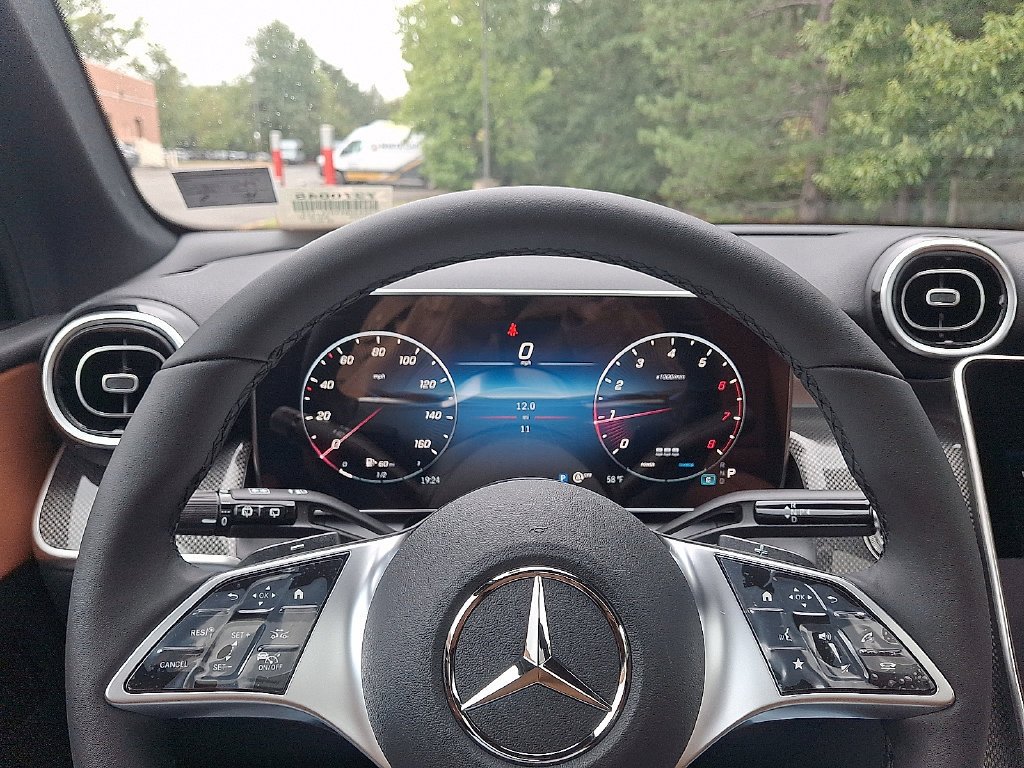 New 2027 Polar White Mercedes-Benz GLC 300 image 35