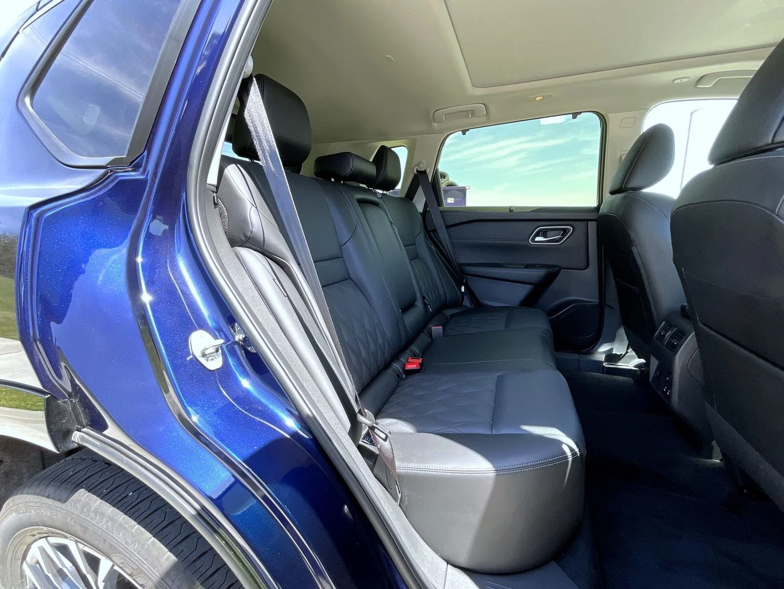 Used 2026 Blue Nissan Platinum image 19