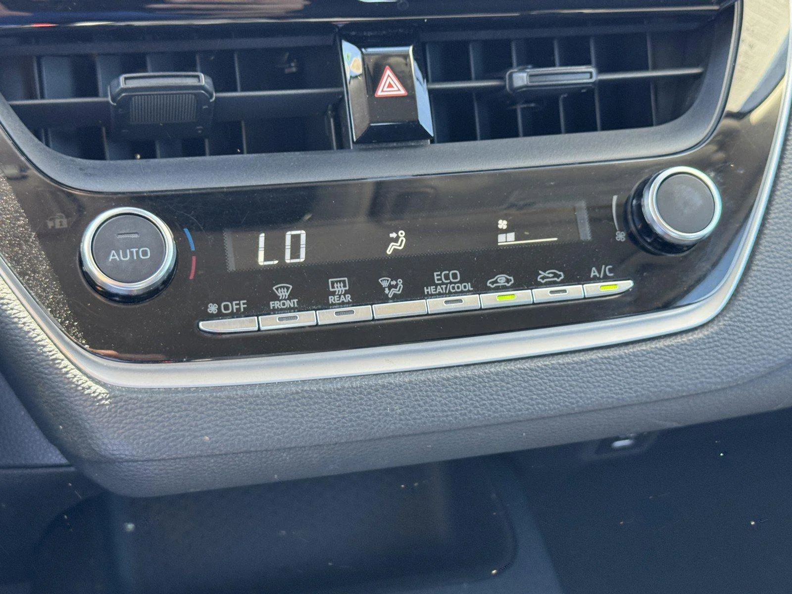 Used 2023 Classic Silver Me Toyota LE image 18