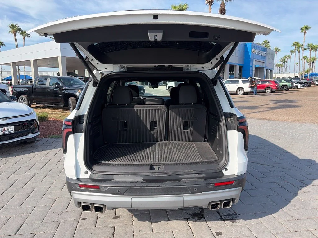 Used 2025 White Chevrolet LT image 7