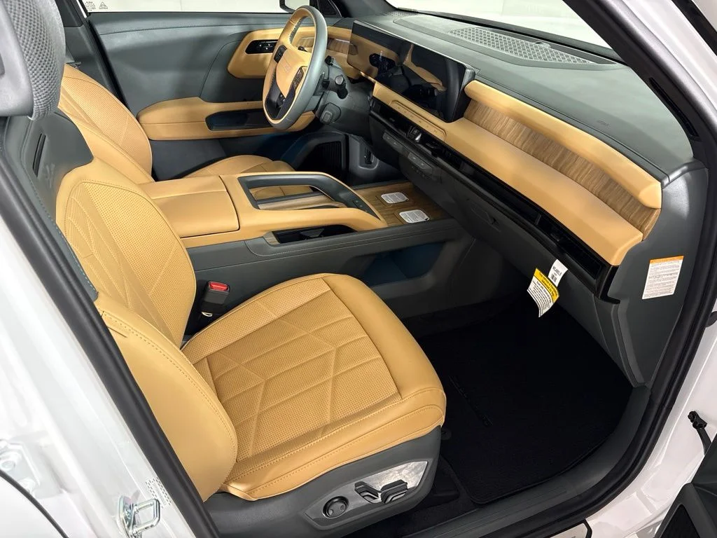 New 2027 Glacial White Pearl Kia X-Line SX image 18