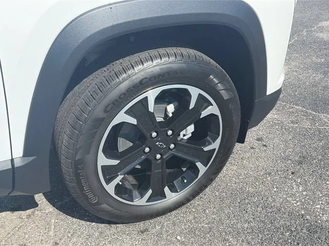 New 2027 Summit White Chevrolet LT image 11