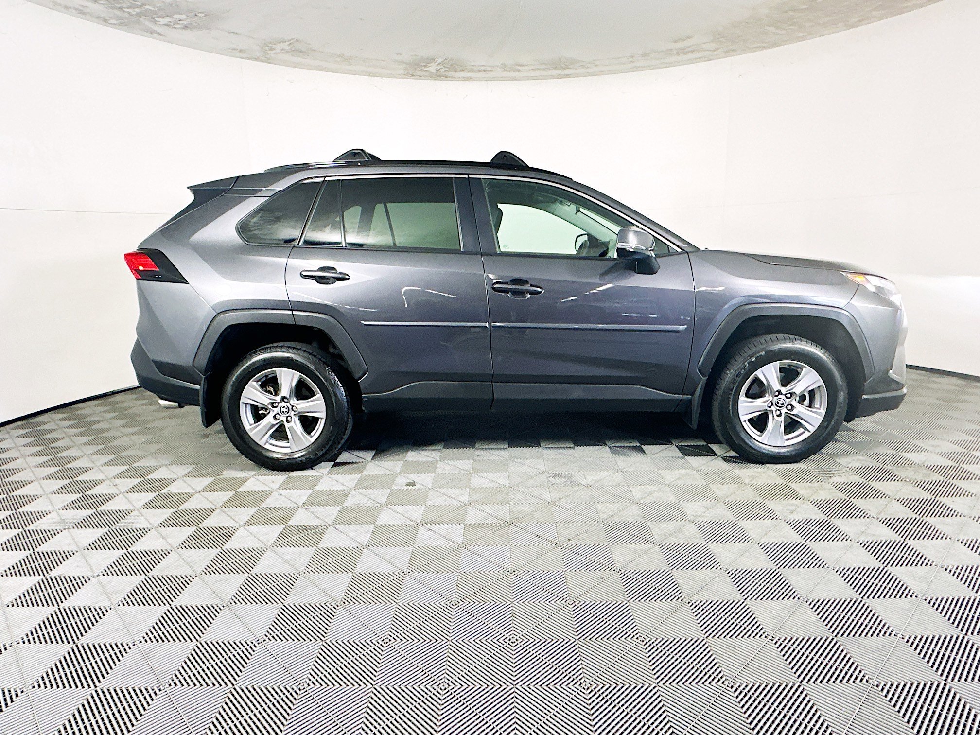 2023 Toyota RAV4 thumbnail 4