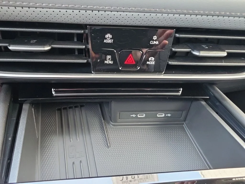 New 2026 Deep Black Pearl Volkswagen 2.0T Peak Edition image 9