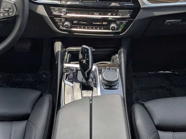 2022 BMW 5 Series 530i - Photo 15