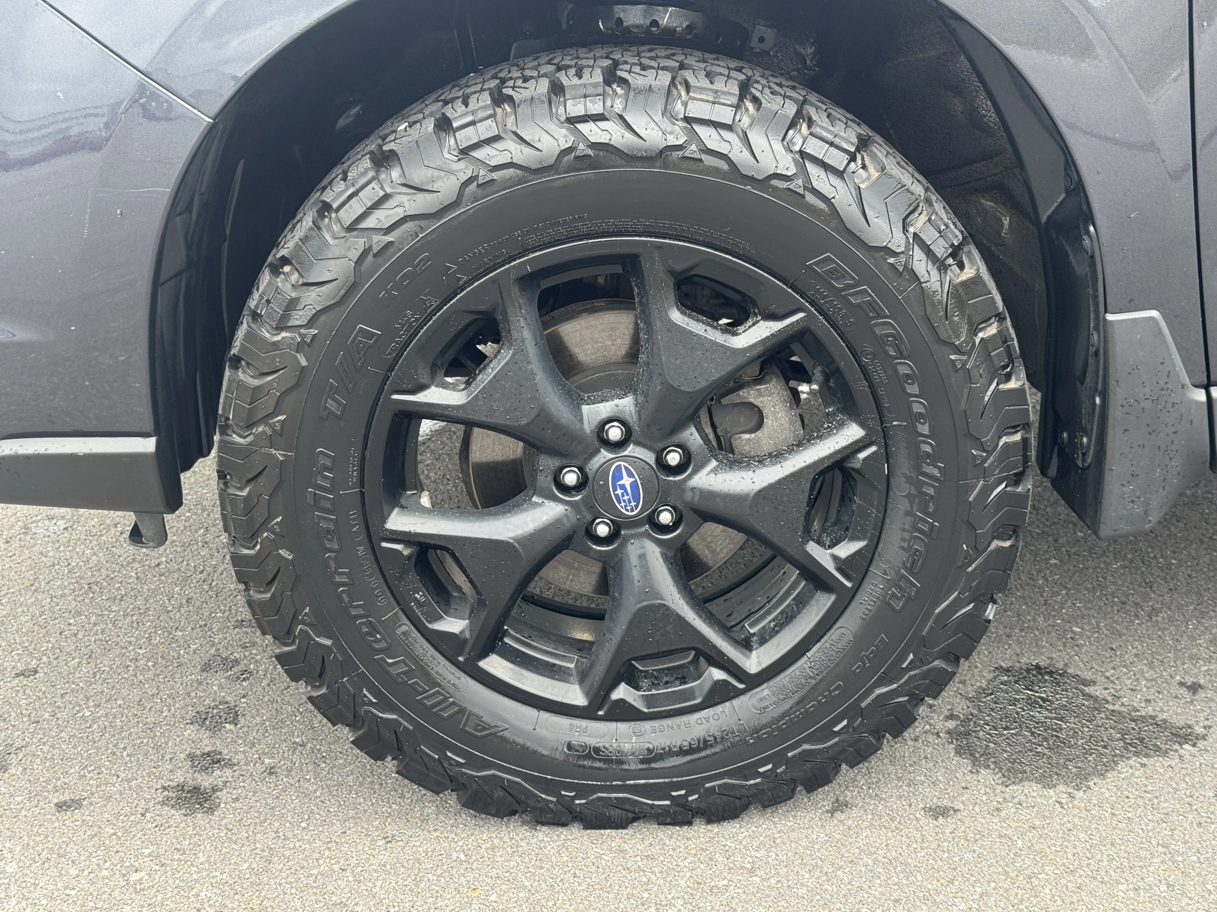 Used 2017 Dark Gray Metallic Subaru Premium image 11