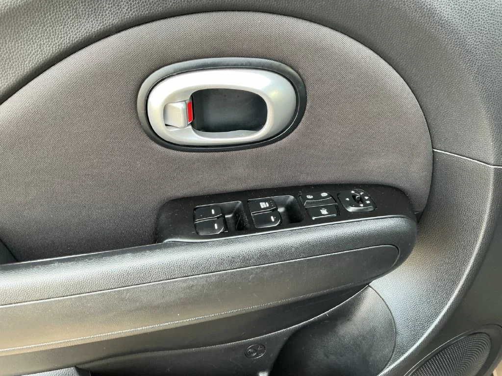 Used 2015 Brown Kia Base image 14