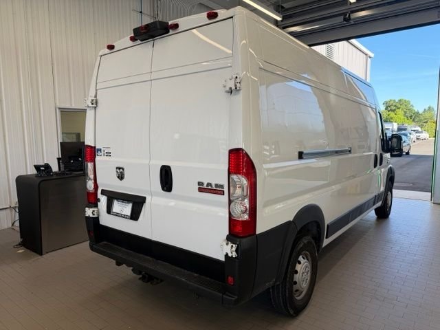 Used 2014 White Freightliner Base image 3