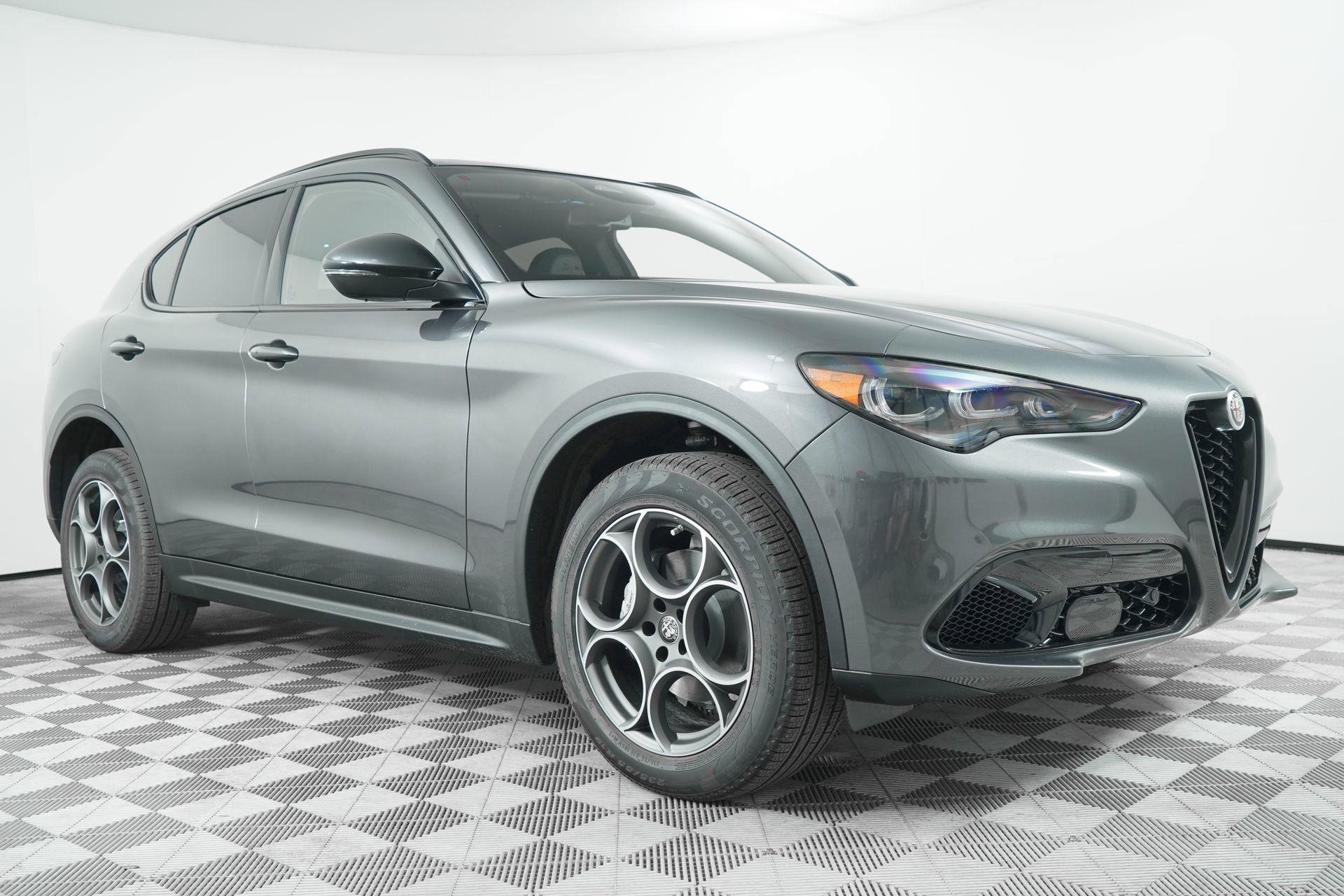 2025 Alfa Romeo Stelvio Stelvio AWD's photo