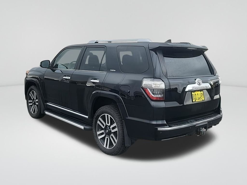 2017 Toyota 4Runner SR5 photo 3