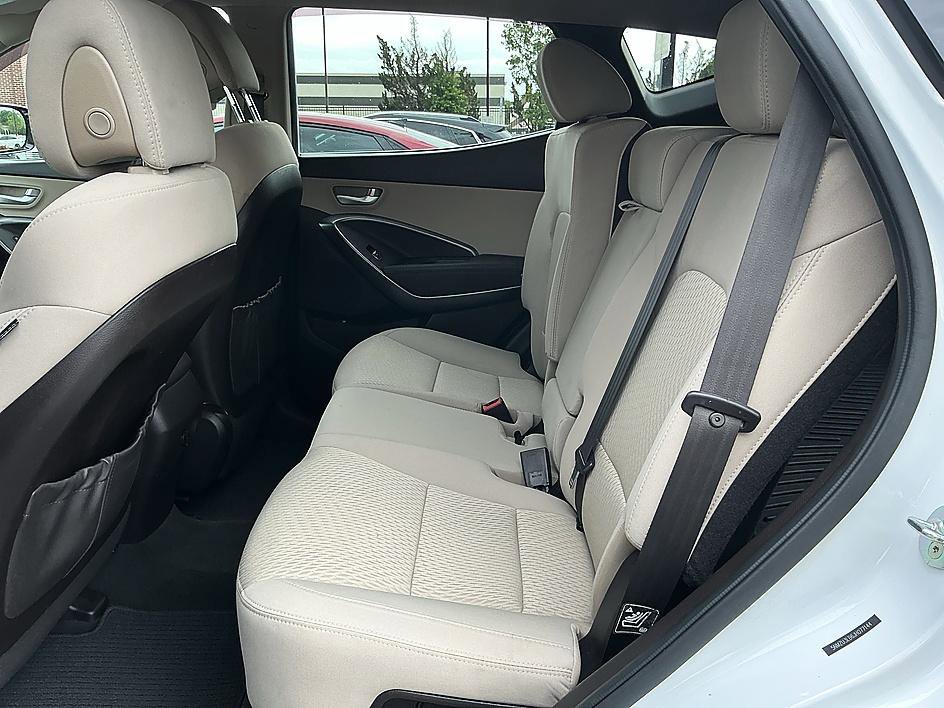 Used 2018 Pearl White Hyundai 2.4L image 23