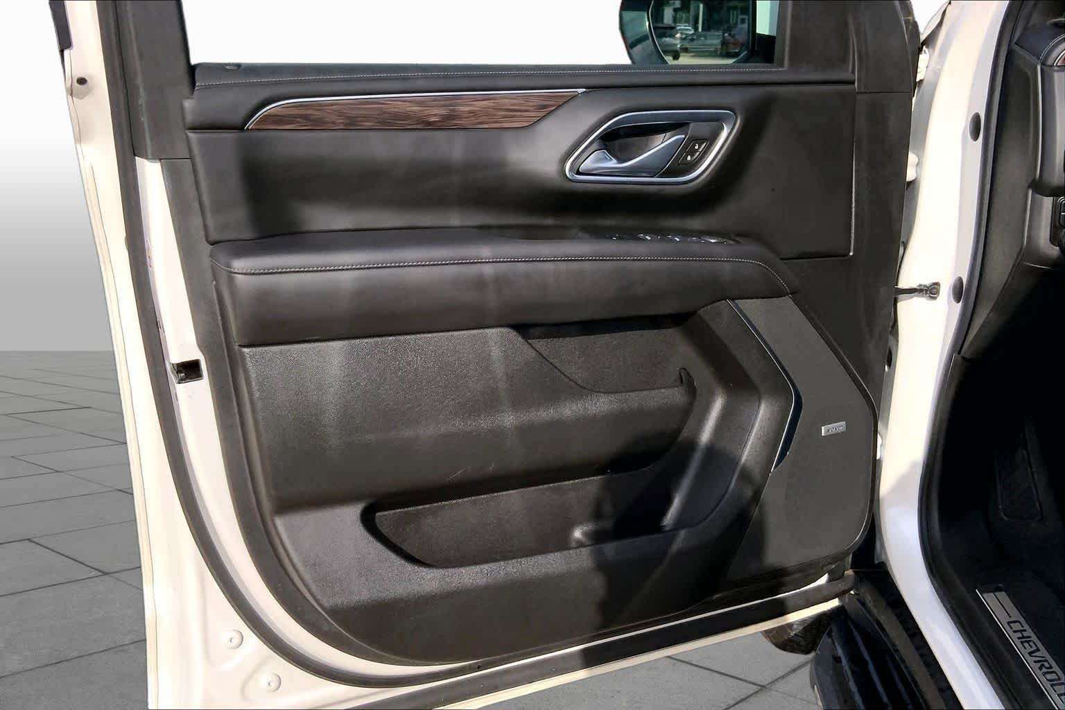 Used 2021 IRIDESCENT PEARL TRICOAT Chevrolet LT image 22