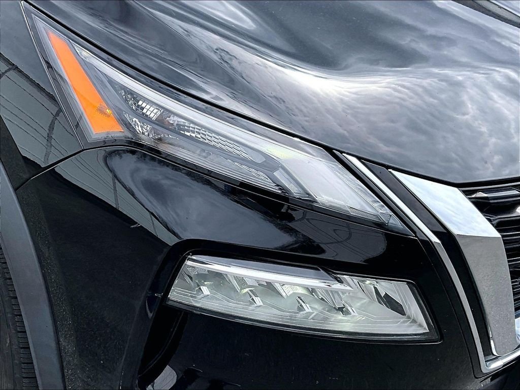 Used 2023 Super Black Nissan SV image 31
