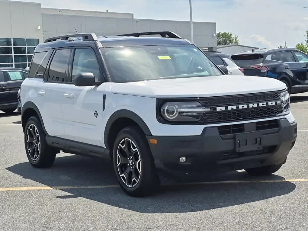 Certified Used 2025 Oxford White Ford Outer Banks image 2