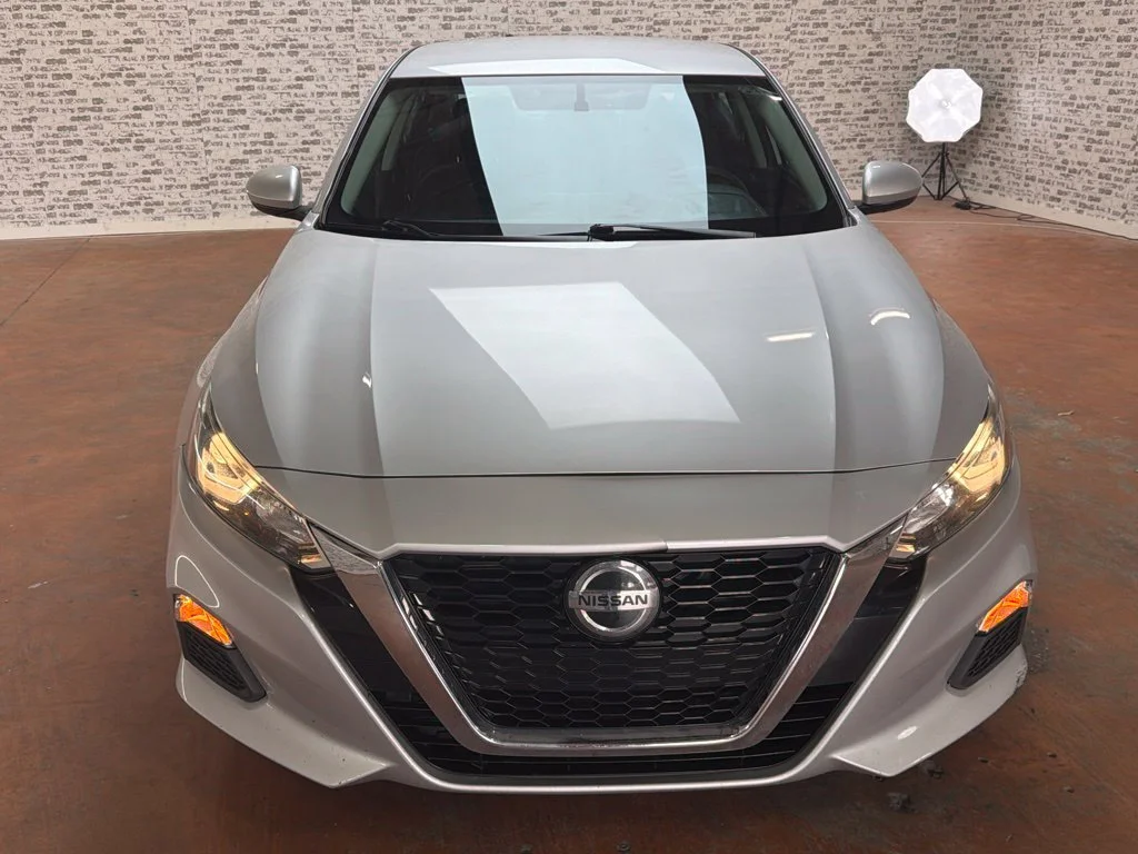 Used 2020 Brilliant Silver Metallic Nissan 2.5 S image 2
