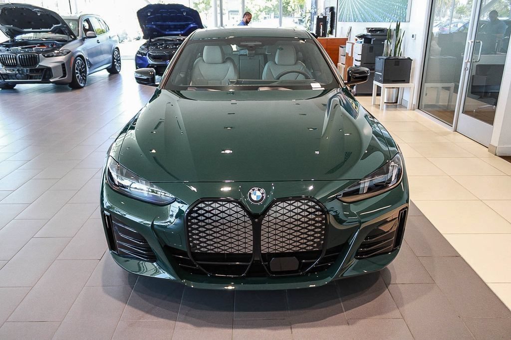 New 2026 Cape York Green Metallic BMW eDrive40 image 2