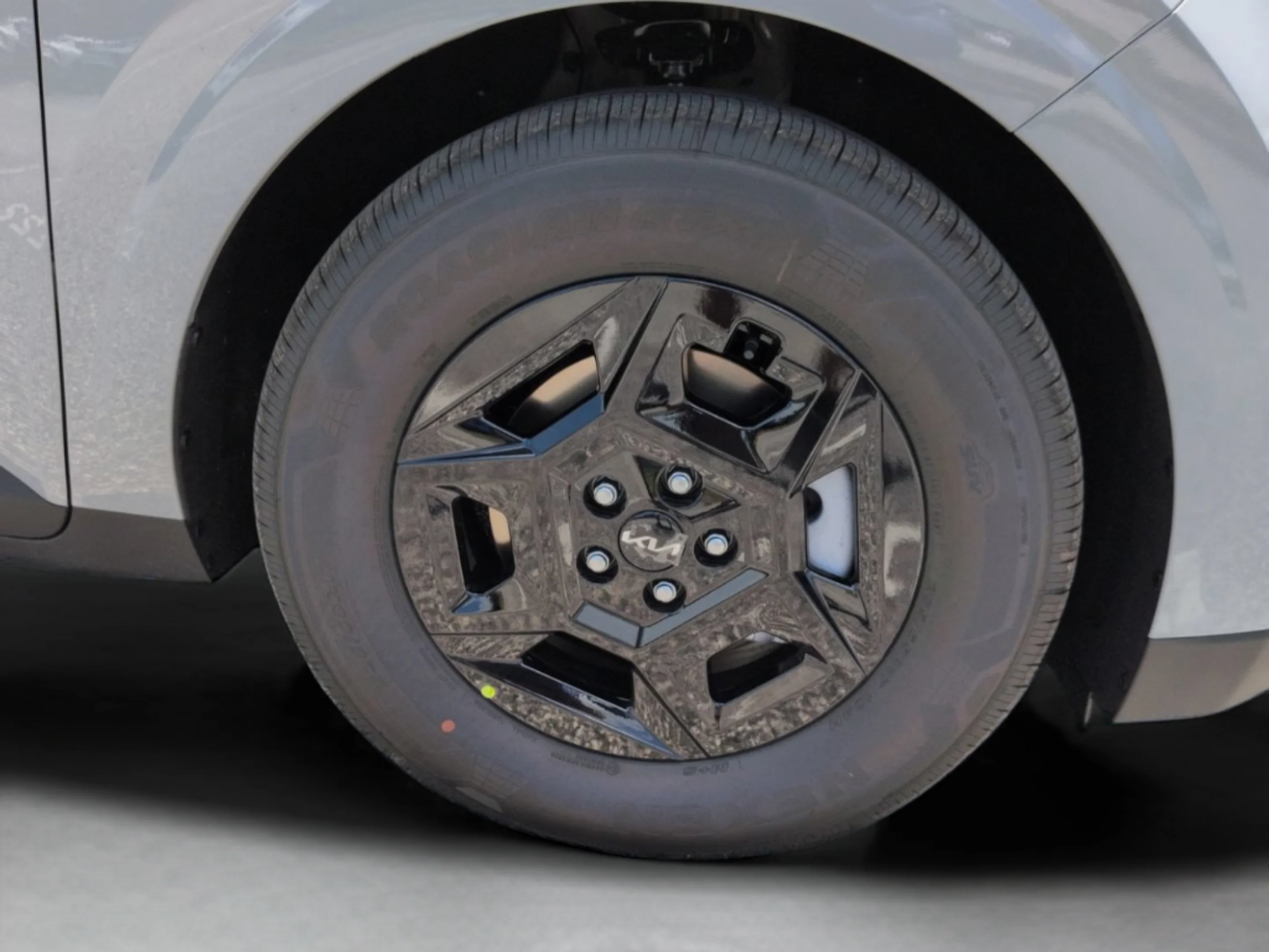 New 2027 Ceramic Silver Kia LXS image 11