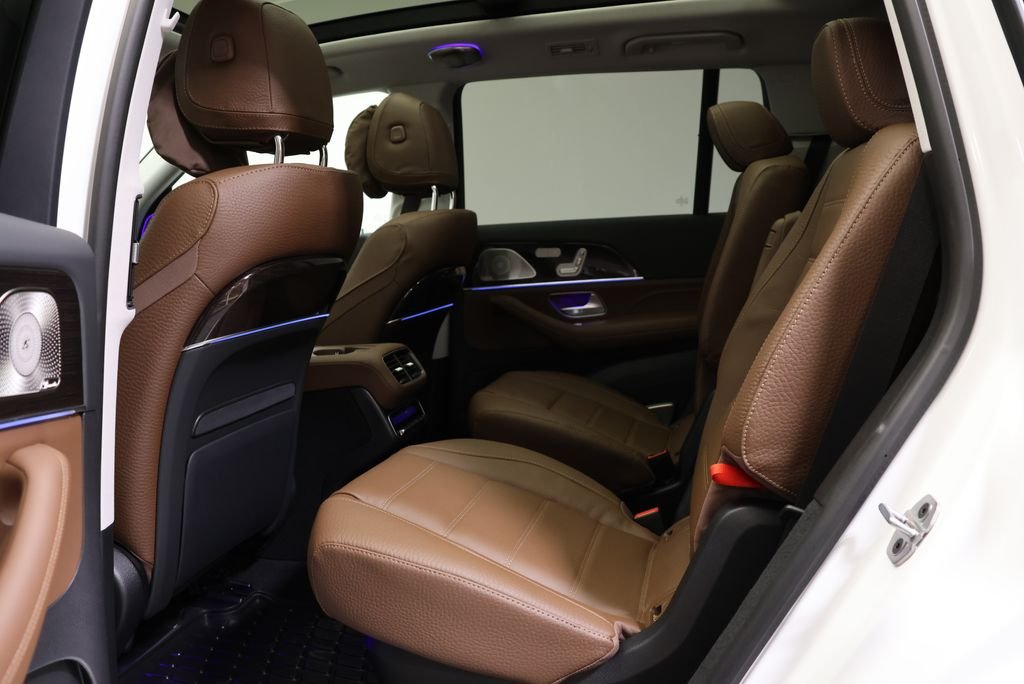 New 2026 MANUFAKTUR Moonlight White Metallic Mercedes-Benz GLS 450 image 44