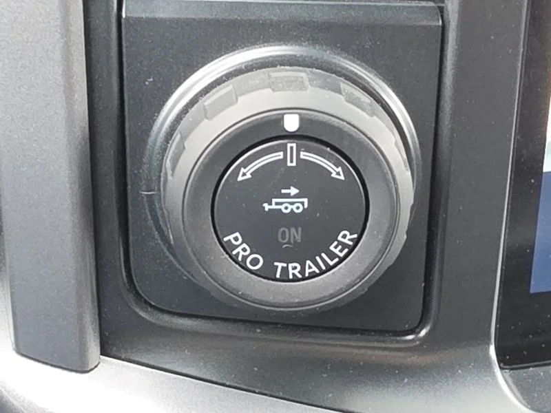 Used 2025 Space White Metallic Ford XLT image 22