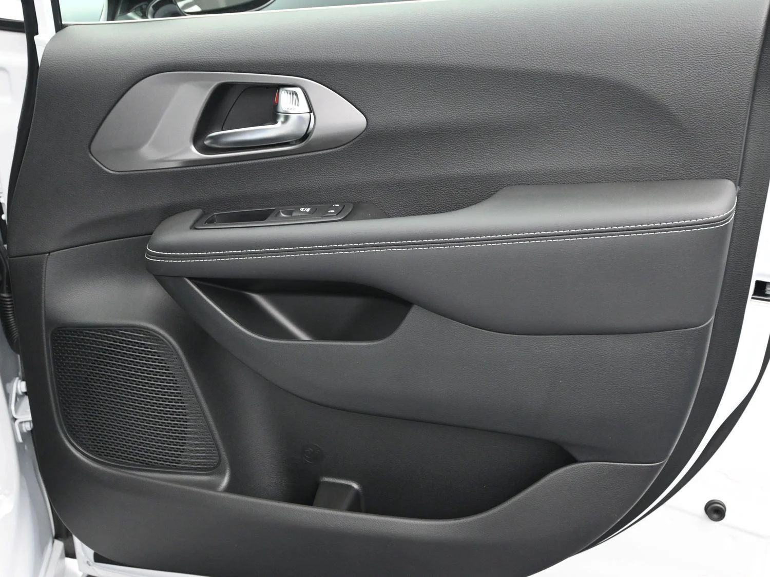 2026 Chrysler Pacifica Select - Photo 7