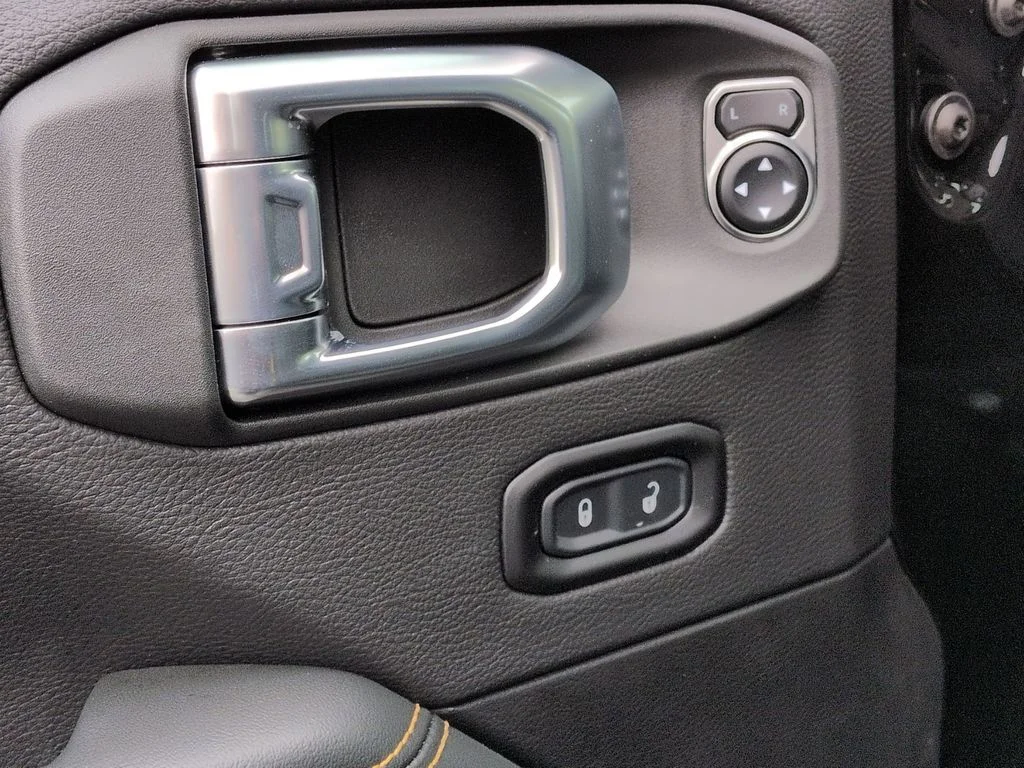 New 2026 Black Clear-Coat Exterior Paint Jeep Sahara image 14