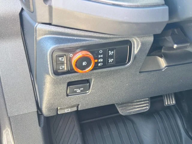 Used 2025 Gray Ford Badlands image 31