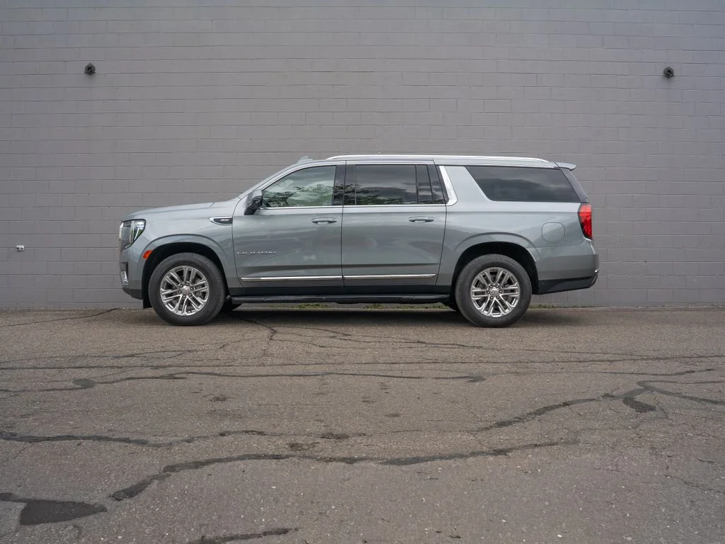 Used 2023 Silver GMC SLT image 2