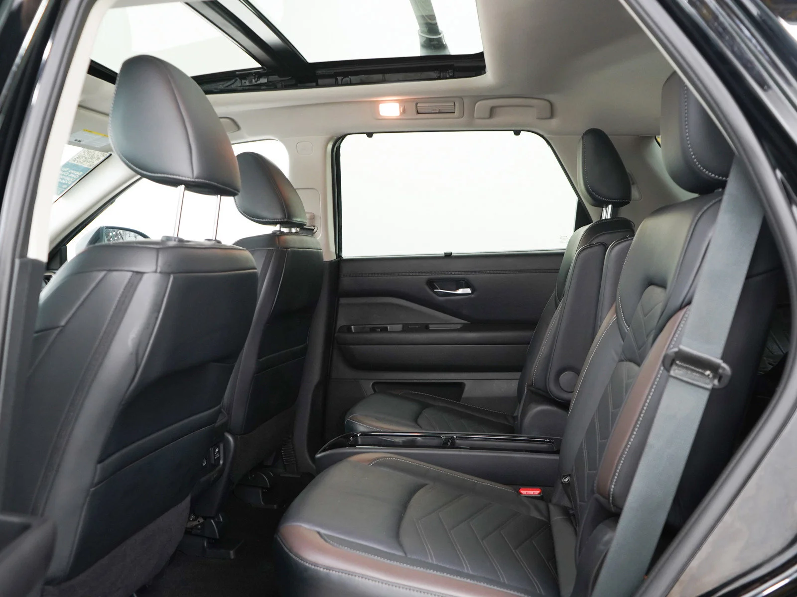 Used 2023 Super Black Nissan Platinum image 24