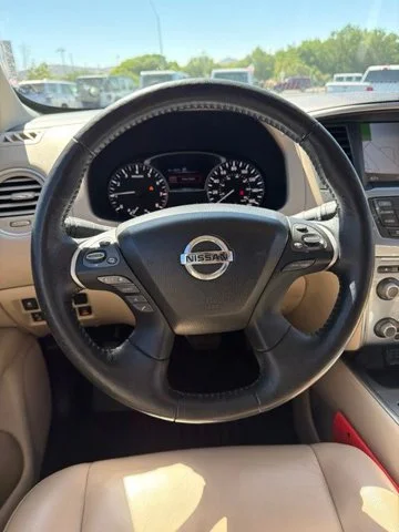 Used 2018 Pearl White Nissan SL image 16